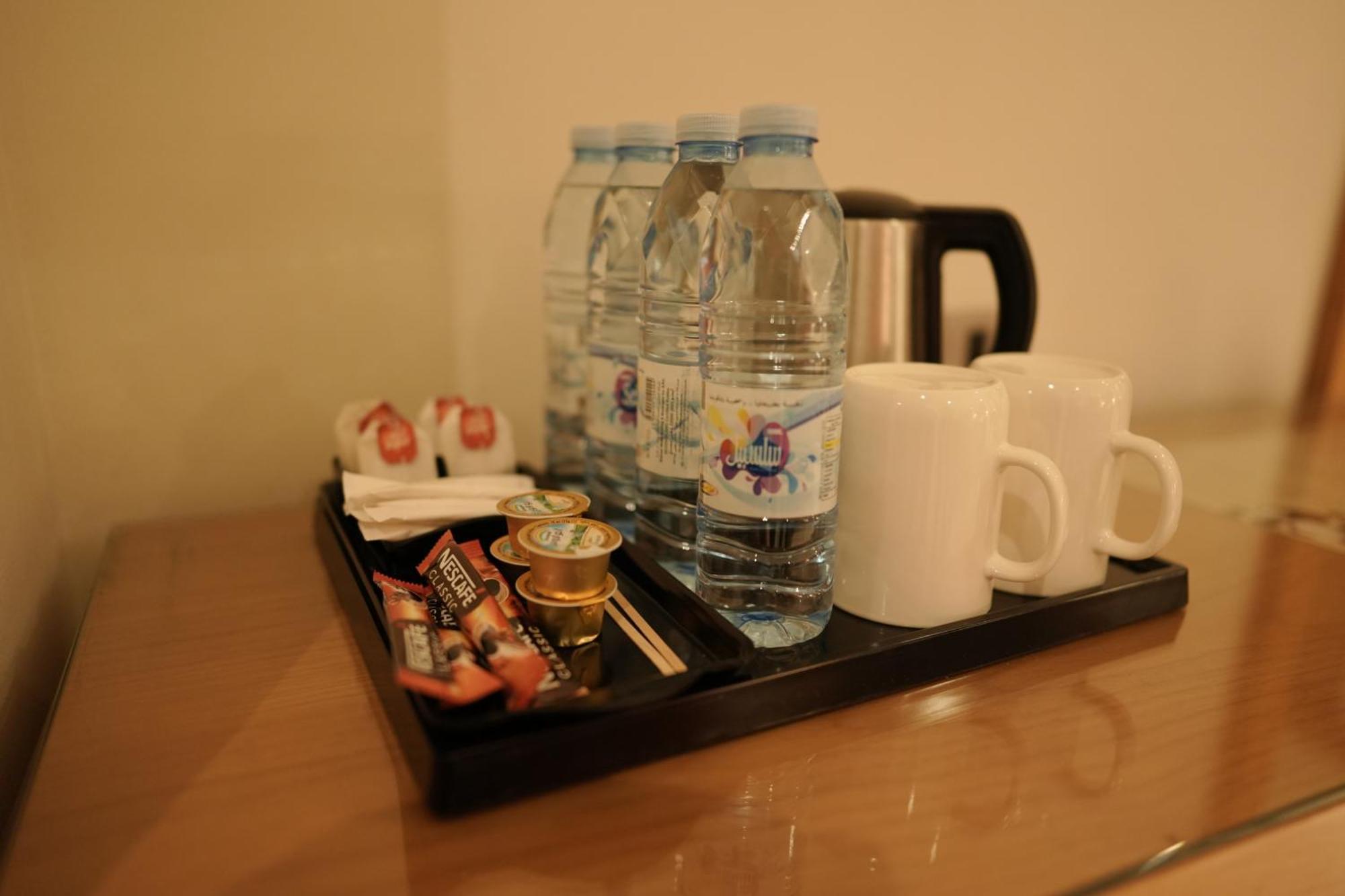 Meshal Hotel Manáma Kültér fotó