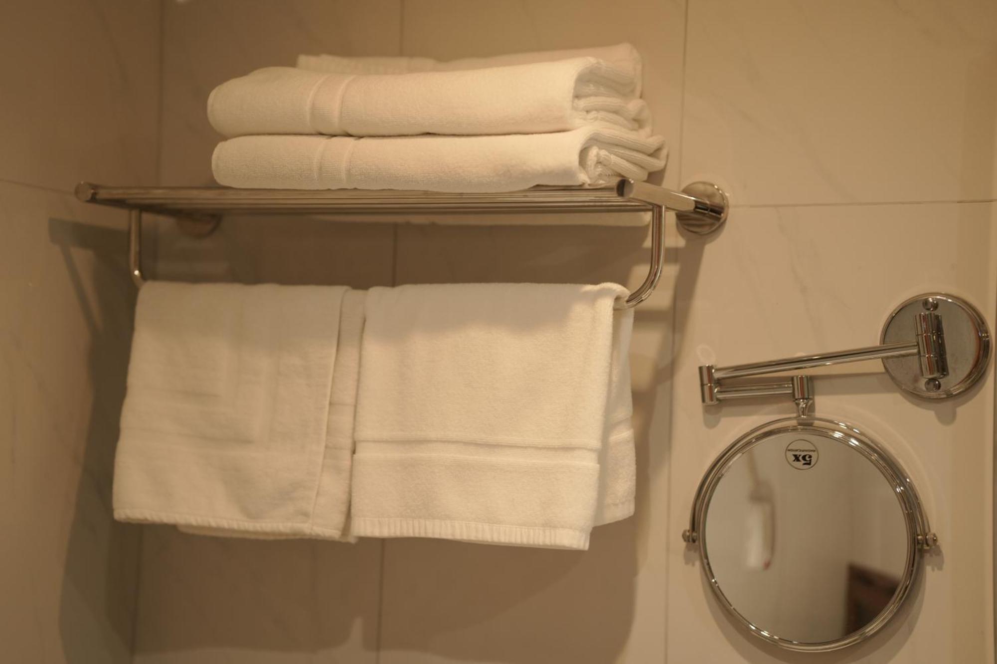 Meshal Hotel Manáma Kültér fotó
