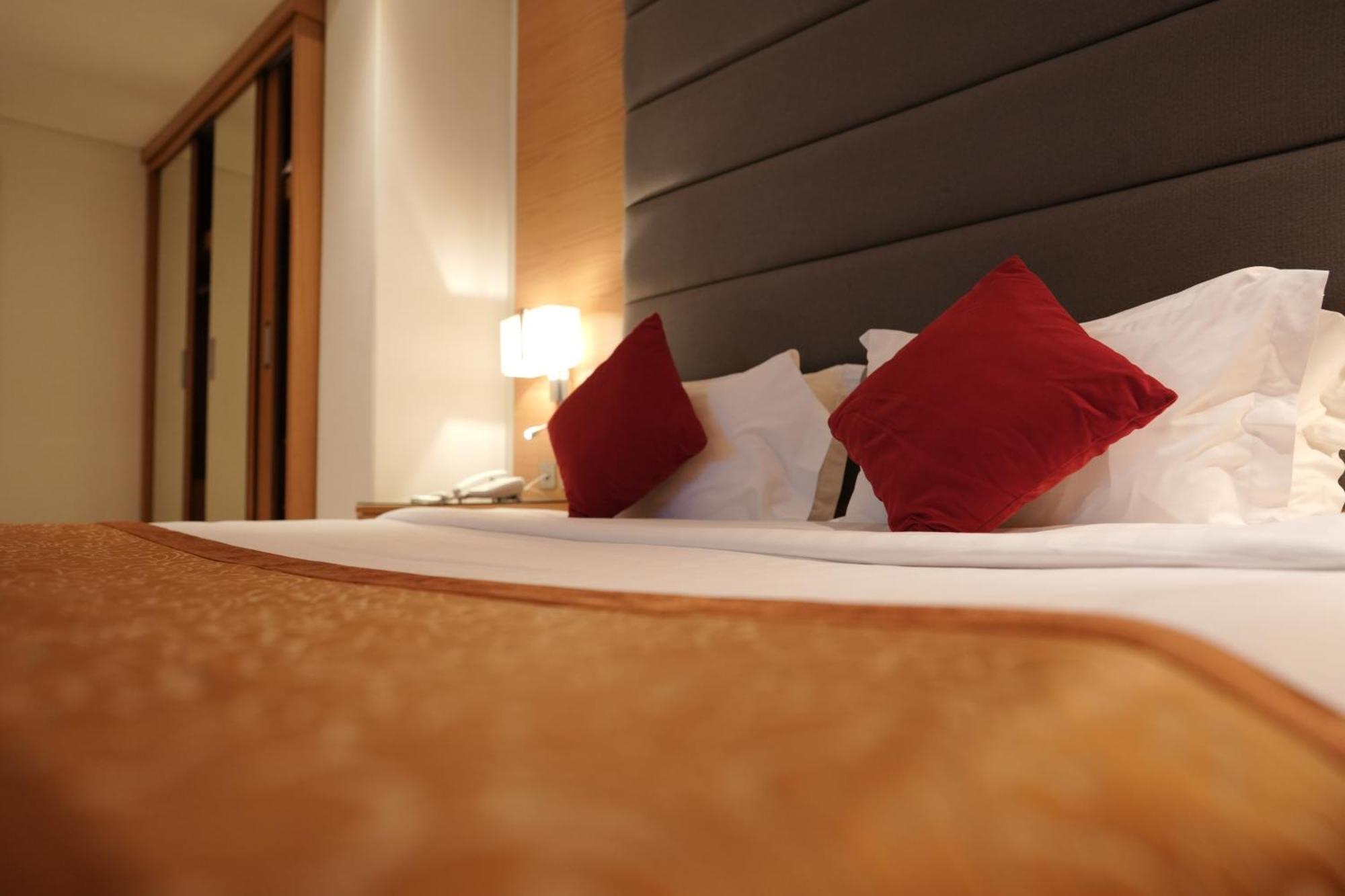 Meshal Hotel Manáma Kültér fotó
