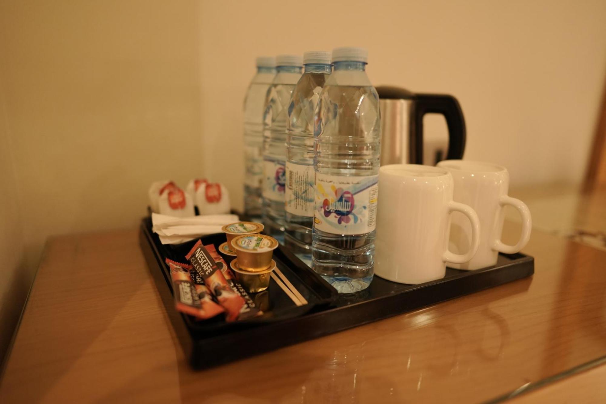 Meshal Hotel Manáma Kültér fotó