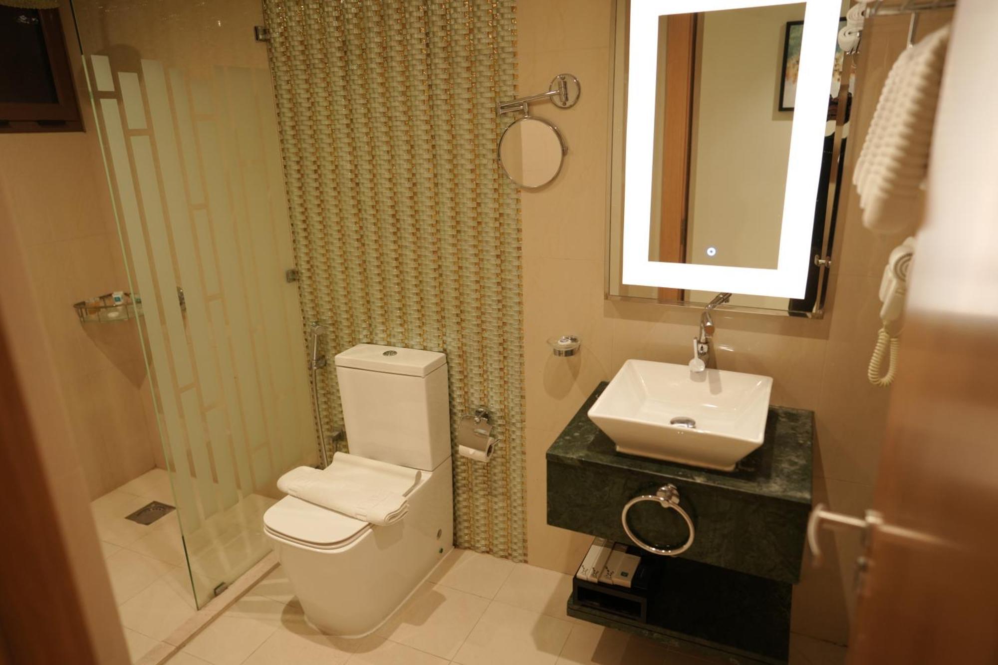 Meshal Hotel Manáma Kültér fotó