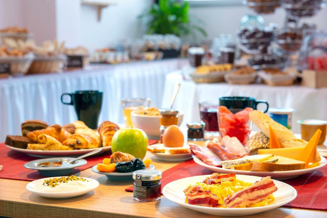 Meshal Hotel Manáma Kültér fotó