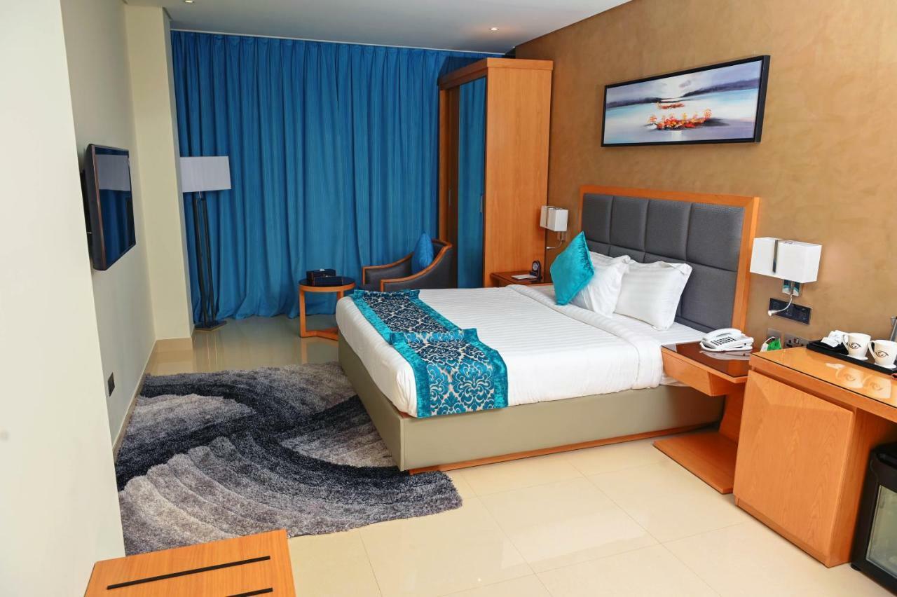 Meshal Hotel Manáma Kültér fotó