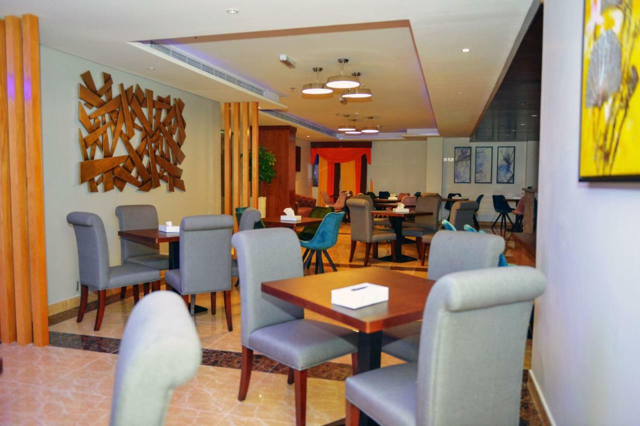 Meshal Hotel Manáma Kültér fotó